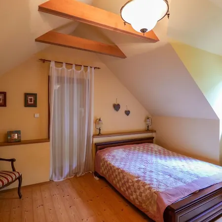 Beautiful House By The River With Its Own Dock * Rabyně