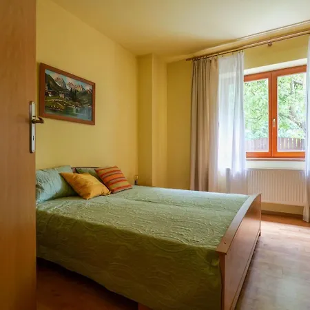 別荘 Beautiful House By The River With Its Own Dock Rabyně