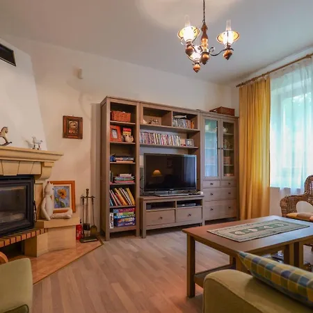 Beautiful House By The River With Its Own Dock * Rabyně